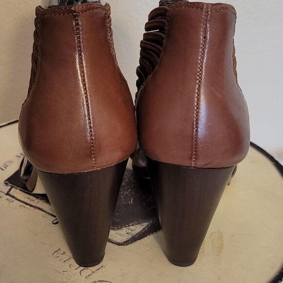 - - Vince Camuto beaded  leather Shoes - Picture 8 of 14